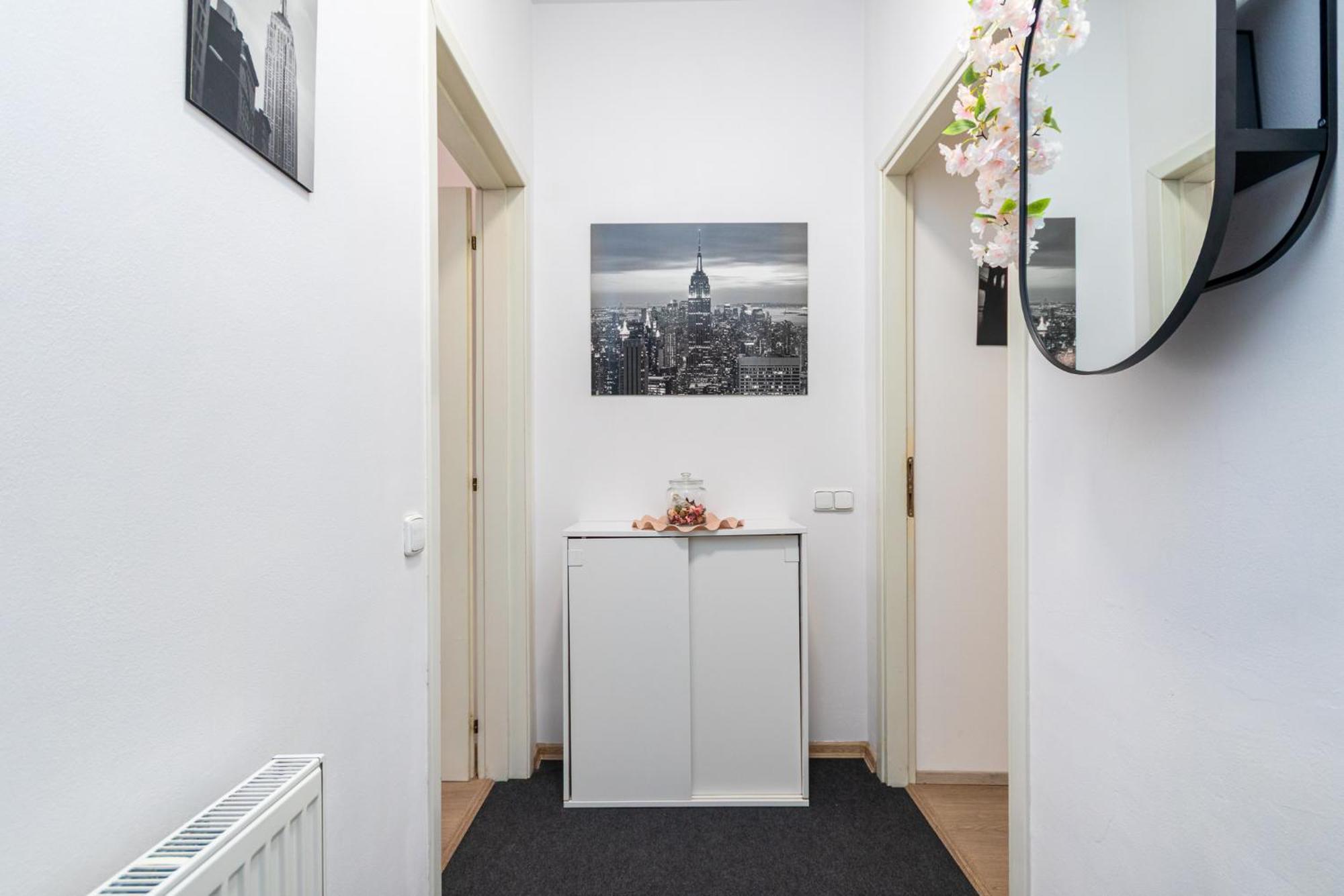 Private Retreat Close To Stations In Praha 3 Exteriör bild